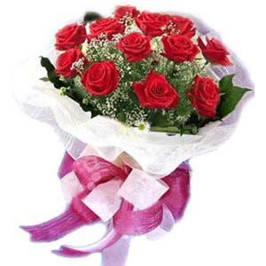  Sakarya anneler günü çiçek yolla  11 adet kırmızı güllerden buket modeli