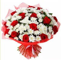 11 adet kırmızı gül ve beyaz kır çiçeği  Sakarya güvenli kaliteli hızlı çiçek 